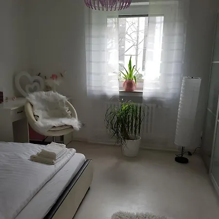 Gemütliche Messezimmer Valentina Privatunterkunft Sarstedt